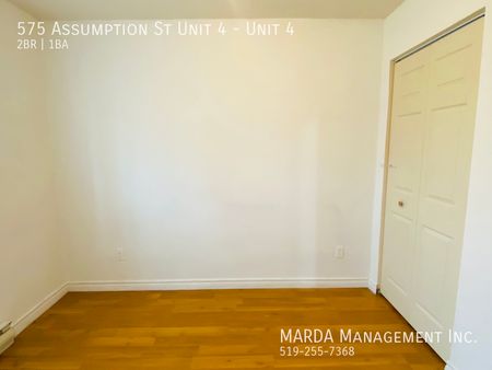 SPACIOUS 2BEDROOM/1BATHROOM SUITE IN DOWNTOWN WINDSOR+ HYDRO - Photo 2