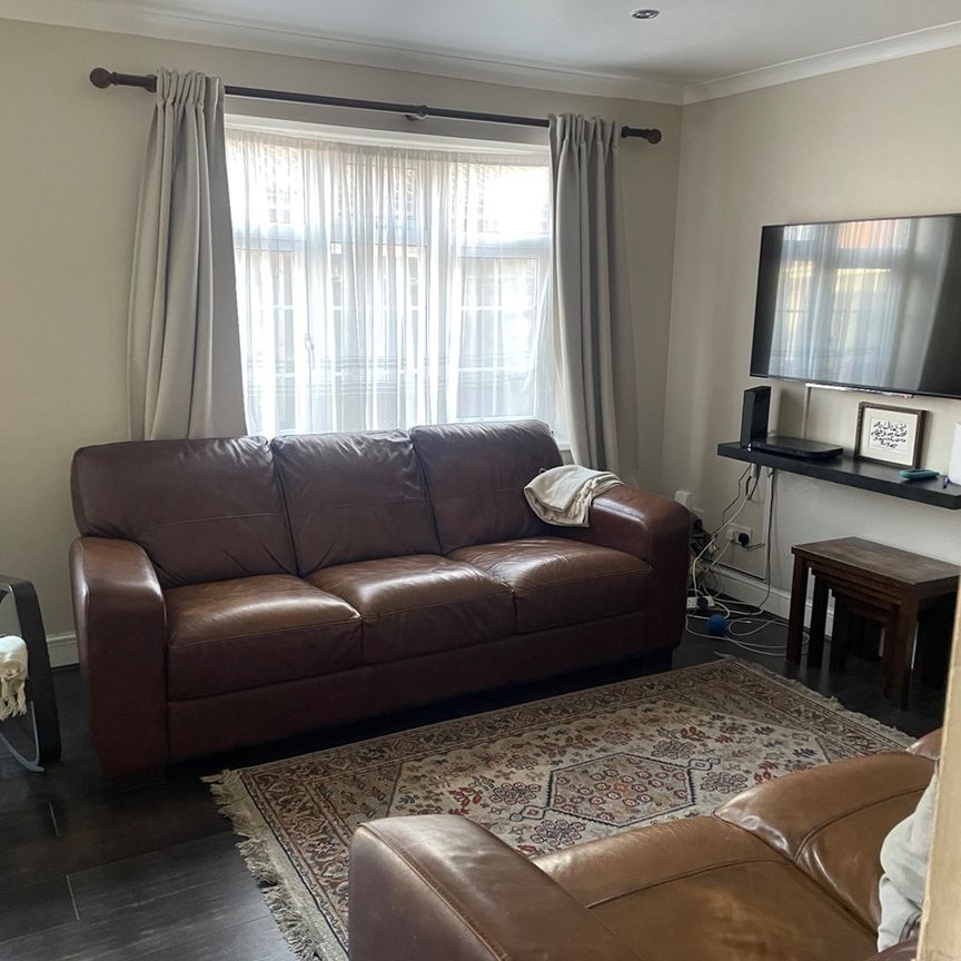 4 Bed Detached House, Tennyson Road, LU1 - Photo 1