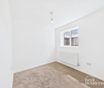 3 bedroom detached bungalow to rent - Photo 3