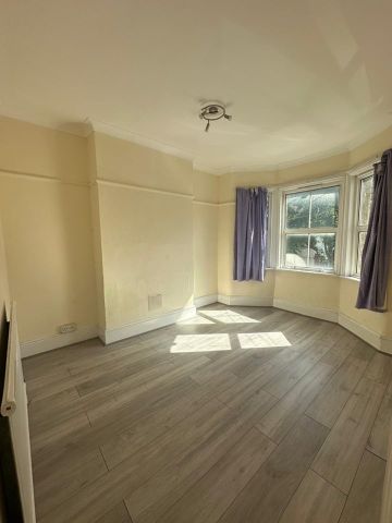 2 Bed Flat, Johnstone Road, E6 - Photo 2