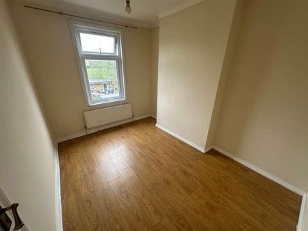 Chester Road, Ilford, Essex, IG3 - Photo 5