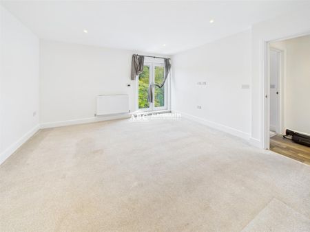 Soothouse Spring, AL3 6NR, St. Albans - Photo 2