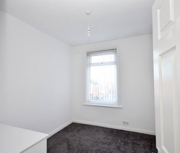 3 bed flat to rent in Dean Road, South Shields, NE33 - Photo 5