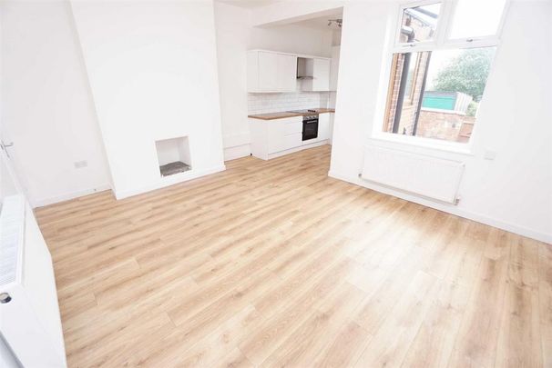 3 bedroom end of terrace house to rent - Photo 1