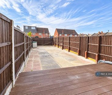 2 bedroom semi-detached house to rent - Photo 2