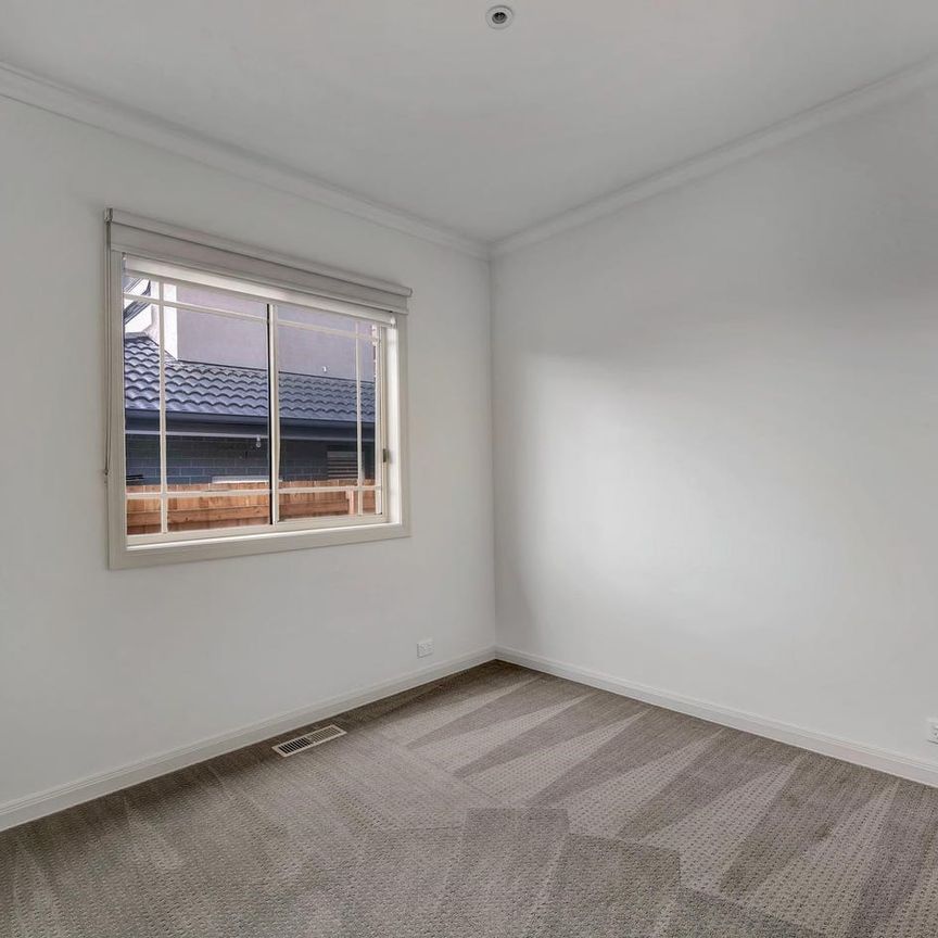 Low Maintenance Living in Essendon - Photo 1