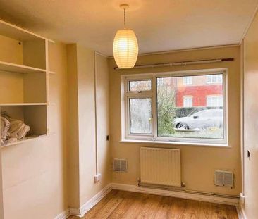 Ashford Crescent, Ashford, TW15 - Photo 3