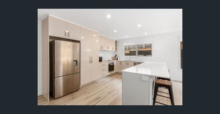 Family Home in Geilston Bay - Photo 4