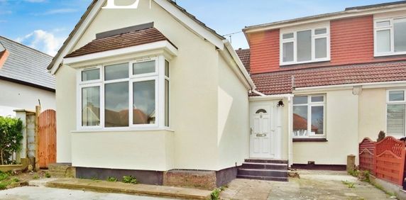 1 bedroom property to rent Priory Crescent, Southend-on-Sea, Essex, SS2 - Photo 2