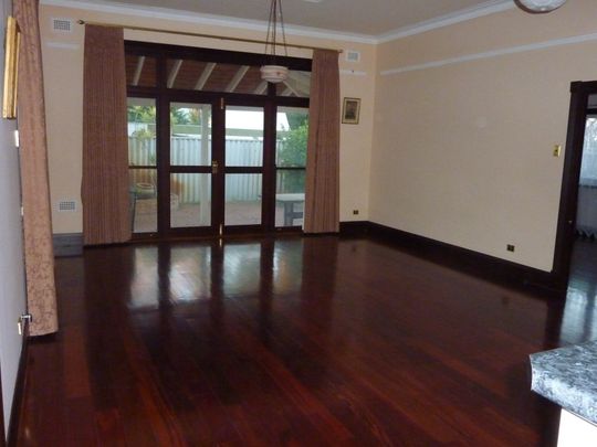 218 Eighth Avenue, Inglewood, WA 6052 - Photo 1