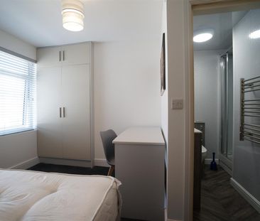 94 Caernarfon Road - Photo 3