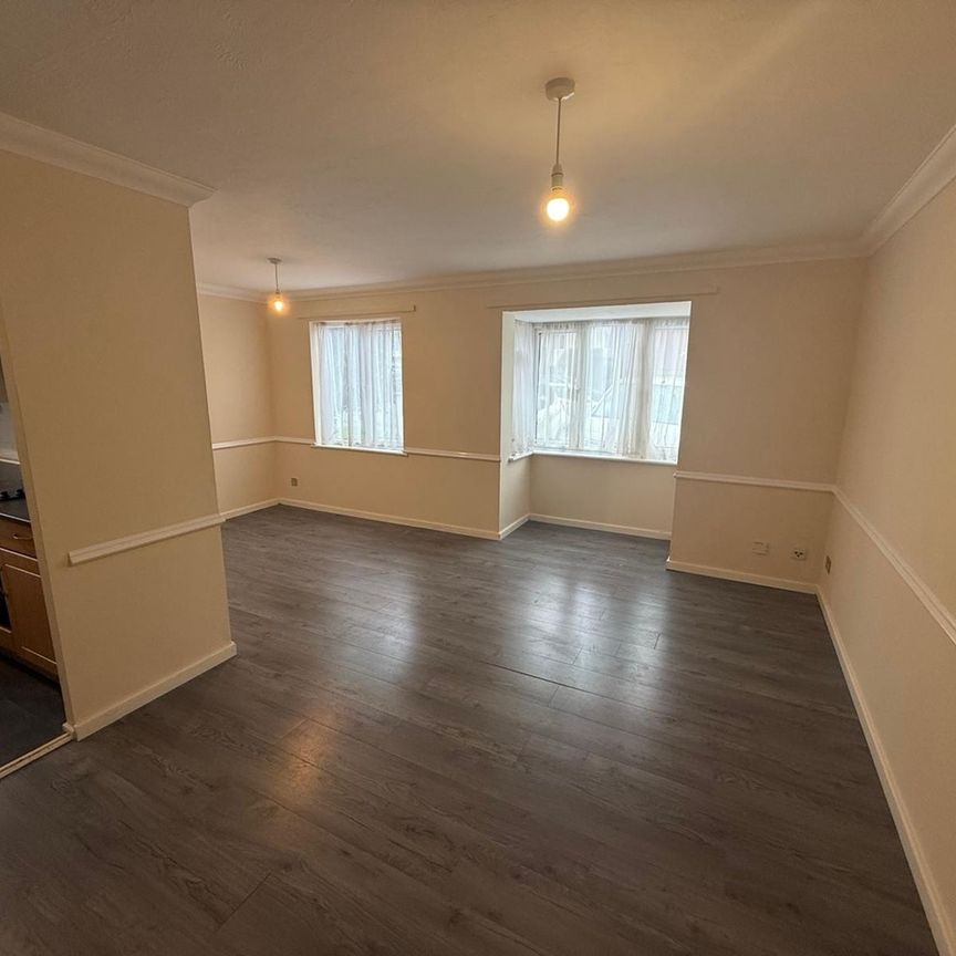 2 Bed Flat, Sterling Gardens, SE14 - Photo 1