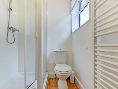 Brading Road Room 2 - Photo 3