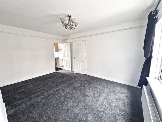 1 Bed Flat, Shere Rod, IG2 - Photo 1