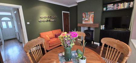 3 bedroom end of terrace house to rent - Photo 2