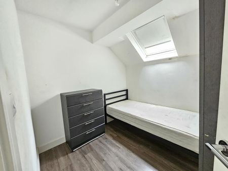 3 bedroom flat to rent - Photo 2
