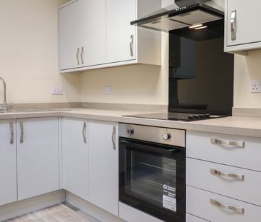 Modernised 2 Bedroom Terraced House - Photo 5