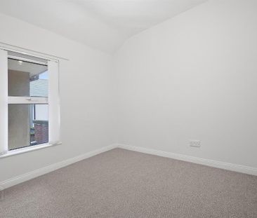 27 Glenvarlock Street, Belfast, BT5 5GS - Photo 4