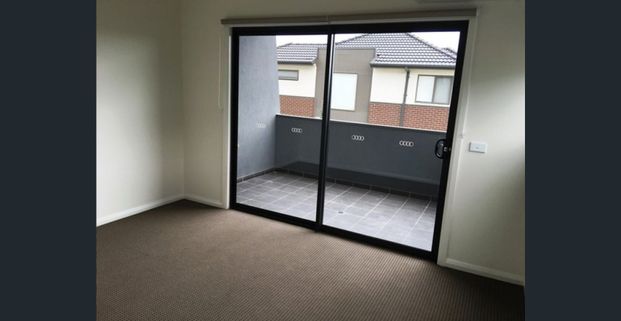 Exquisite Living! Two Bedrooms Plus A Study! - Photo 1