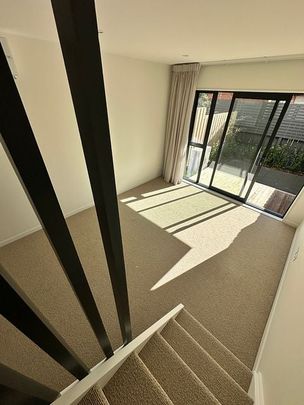 Modern 2BR Townhouse in Strathmore! - Photo 1