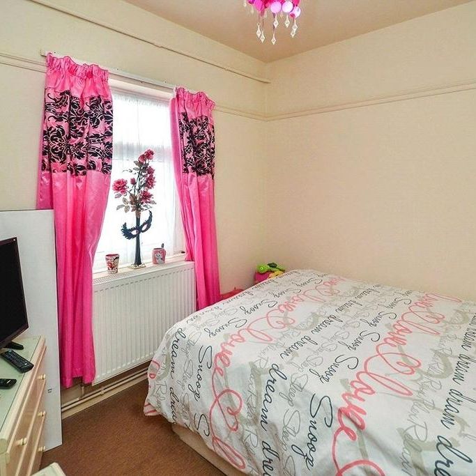 2 bedroom end of terrace house to rent - Photo 1