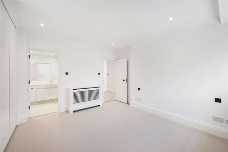 A Rare and Distinguished Grade II Listed Chelsea Home - Photo 5