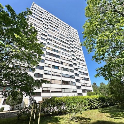 Gut aufgeteilte 3-Zi-Wohnung mit Balkon in der grünen Waldstadt - Photo 1