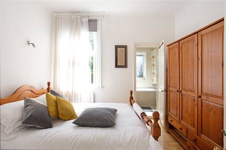 Victor Villas, Chiswick Common Road, Chiswick, London, W4 flat to rent - Photo 2