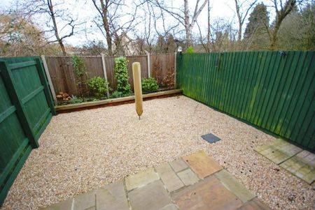 3 bedroom townhouse to rent - Photo 2