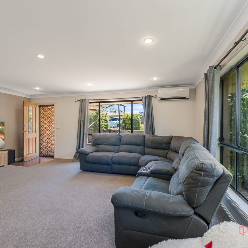 Charming Three-Bedroom Home with Double Lock-Up Garage - Photo 1