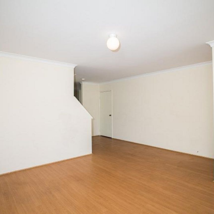 3x2 Street Facing Townhouse! - Photo 1