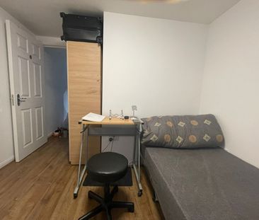 Room in a Shared House, London, E13 - Photo 5