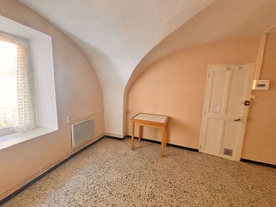 NIMES ST CESAIRE CHAMBRE DE 25M² ET PARKING, ETUDIANT, - Photo 1