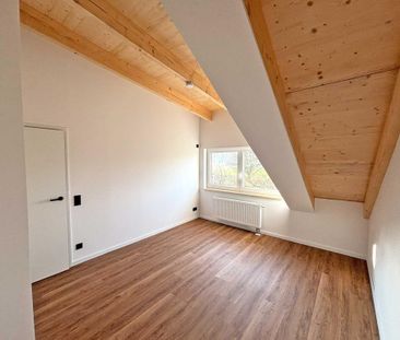 Sanierte 3-Zimmer-Dachgeschosswohnung mit großzügigem Balkon in Ham... - Photo 3