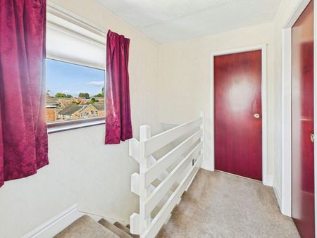 Semi-detached house to rent on - Photo 5