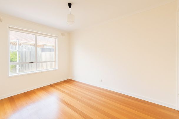 Effortless Essendon Living - Photo 1