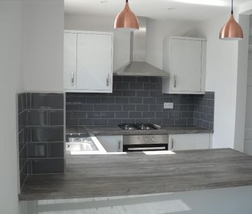 4 bedroom semi-detached house to rent - Photo 4