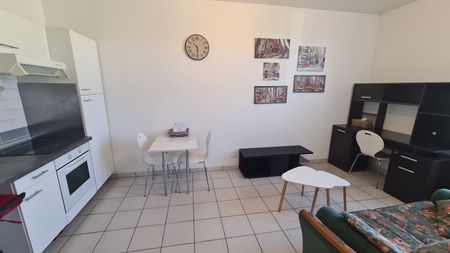 Location Appartement 2 Pièces 28 m² - Meublé - Photo 2