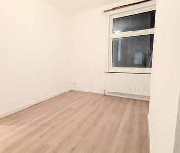 4 bedroom terraced house to rent - Photo 5