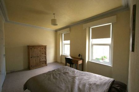 Spacious, just refurbished student house, new carpets, new furniture, - Photo 2