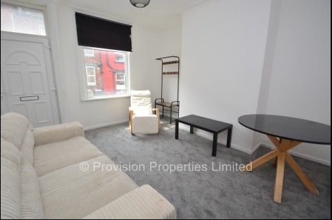 2 Bedroom Student Properties Leeds - Photo 1