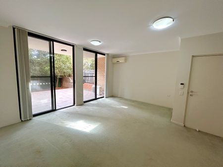 Spacious Two Bedroom Apartment With large Outdoor Area - Photo 5