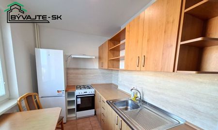 Trojizbový byt na prenájom v centre mesta Prievidza. - Fotografia 3