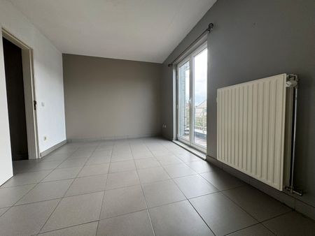 Energiezuinig en centraal gelegen 2-slaapkamerappartement met garage - Photo 2