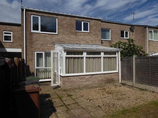 Holdfield, Peterborough, PE3 - Photo 1