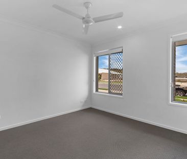 Family home with 2 living areas and ducted air- conditioning - Photo 3