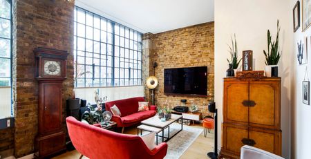 Stunning warehouse conversion boasting a fantastic internal specification and a great location adjacent to trendy Bermondsey Street and London Bridge station. - Photo 4