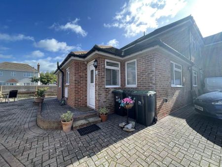 2 bedroom apartment to rent - Photo 4