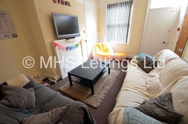 5 Bedroom Mid Terraced House for rent in Hessle Mount - Photo 1