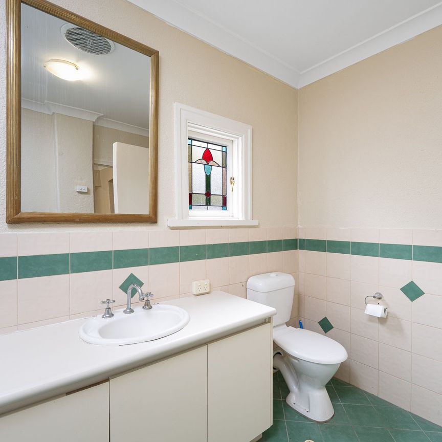 Close to Beaufort Cafe Strip @ $850 Per Week - Photo 1